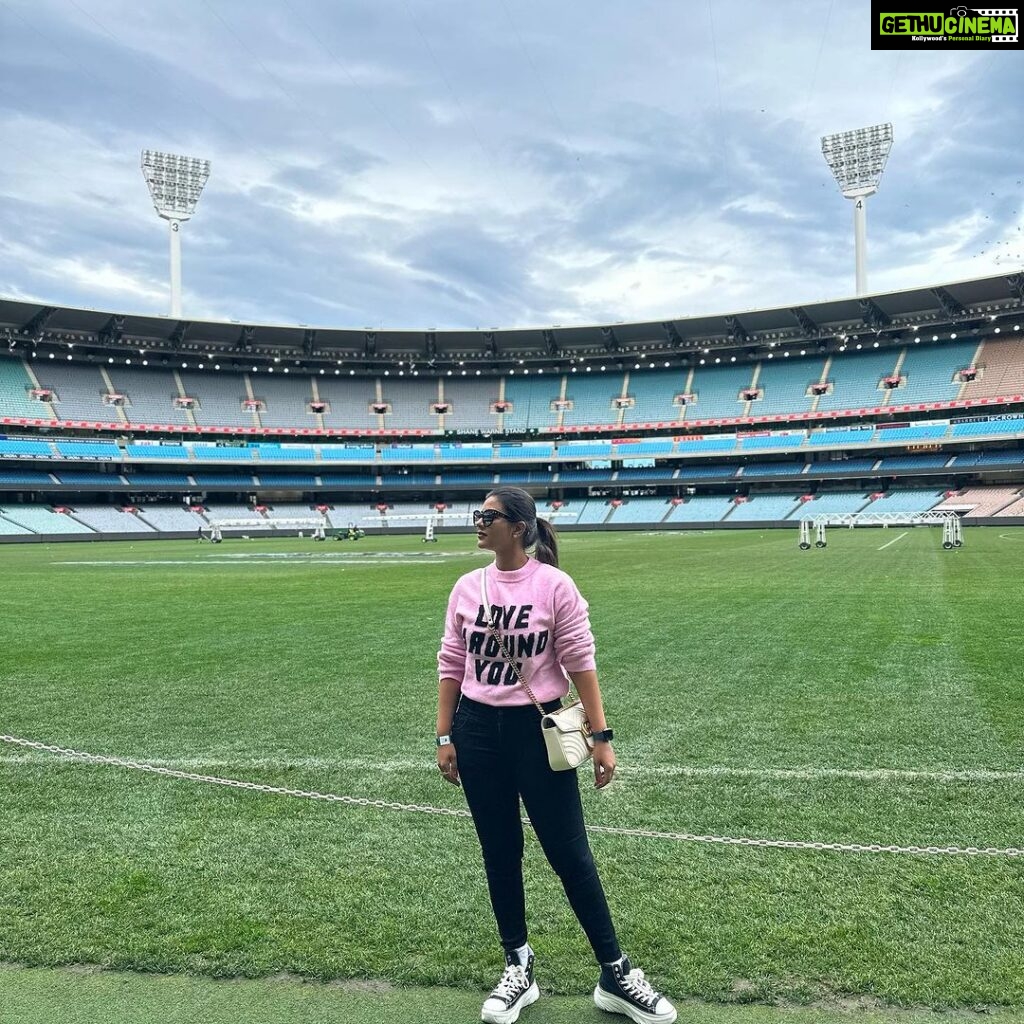Aishwarya Rajesh Instagram - What a massive stadium #MCG #Mcg 😍 Melbourne Cricket Ground (MCG)