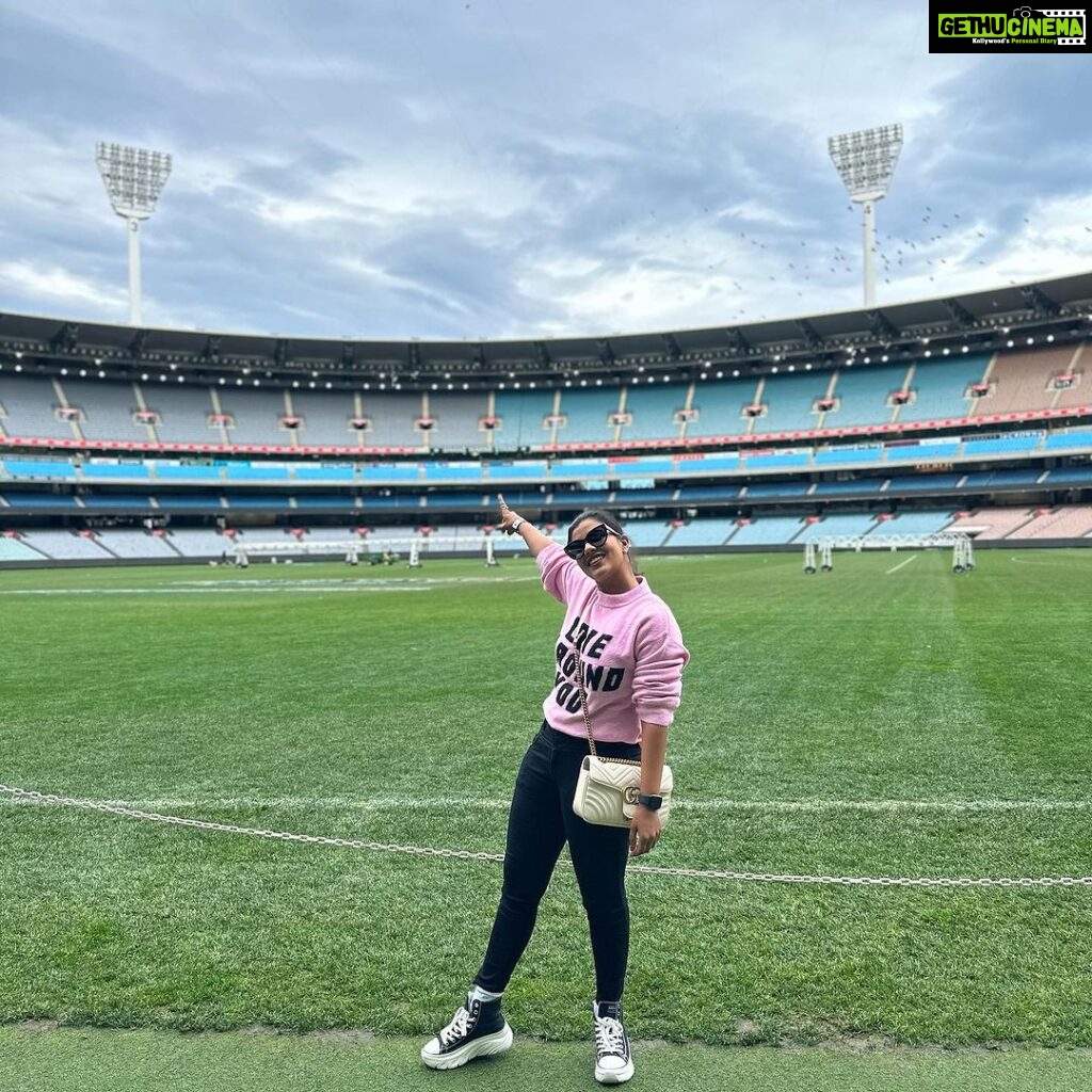 Aishwarya Rajesh Instagram - What a massive stadium #MCG #Mcg 😍 Melbourne Cricket Ground (MCG)