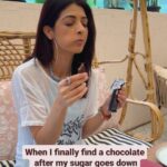 Aishwarya Sakhuja Instagram - My Saviour 🫶🏻 . . 📍: @shifuku.india . . #diabetes #type1diabetes #chocolate #savior #reelkarofeelkaro #reelsinstagram #aishwaryasakhuja