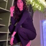 Aishwarya Sakhuja Instagram - Swipe till the last picture to see what all goes in for these lovely clicks! . . #struggleisreal #thursdayvibes #fashiongram #stylefile #aishwaryasakhuja