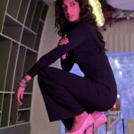 Aishwarya Sakhuja Instagram - Swipe till the last picture to see what all goes in for these lovely clicks! . . #struggleisreal #thursdayvibes #fashiongram #stylefile #aishwaryasakhuja