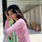 Aishwarya Sakhuja Instagram - Jhumka, not Bareilly wala 😉 . . #jhumka #indianlook #traditionallook #fashionista #fyp #fashiongram #aishwaryasakhuja