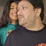 Aishwarya Sakhuja Instagram - ASH ASH ASH EK NAHI 4 BAAT BATA #reelsinstagram #reelsofindia #reelkarofeelkaro #reelsvideo #reels #reelitfeelit #instareels #instagramcomedy #instacomedy #pj #jokesofinstagram #imajoking #funny #couplegoals #couplevideos #couple #marriage #funnycouples #funnyshopping #tummujhetangkarnelageho #roash .