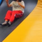Aishwarya Sakhuja Instagram - Rarely do I get to spend time with my cute lil munchkins #babyanika and #babyshivi But when I do, I make sure we have the best-est one! 🤩🥳 . . #bounce #trampoline #jump #familytime #besttime #memories #reels #reelsinstagram #aishwaryasakhuja