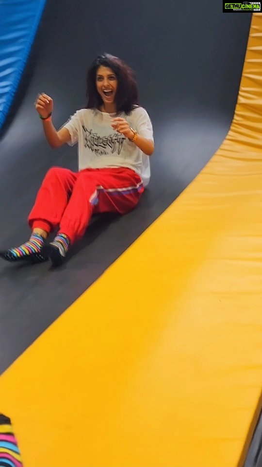 Aishwarya Sakhuja Instagram - Rarely do I get to spend time with my cute lil munchkins #babyanika and #babyshivi But when I do, I make sure we have the best-est one! 🤩🥳 . . #bounce #trampoline #jump #familytime #besttime #memories #reels #reelsinstagram #aishwaryasakhuja