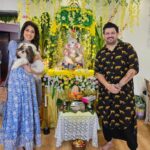Aishwarya Sakhuja Instagram - With Vighnaharta's blessings, and lots of good food and good times spent with all my favourites, I surely had a Shubh, Sukhi and Khushi wala celebration 😍 . . #ganpatibappamorya #bappamorya #darshan #friends #family #festivevibes #aishwaryasakhuja Outfit by @tara_c_tara @lizaa_malik @gautidihatti @aashawarriar @geeta_nirupam