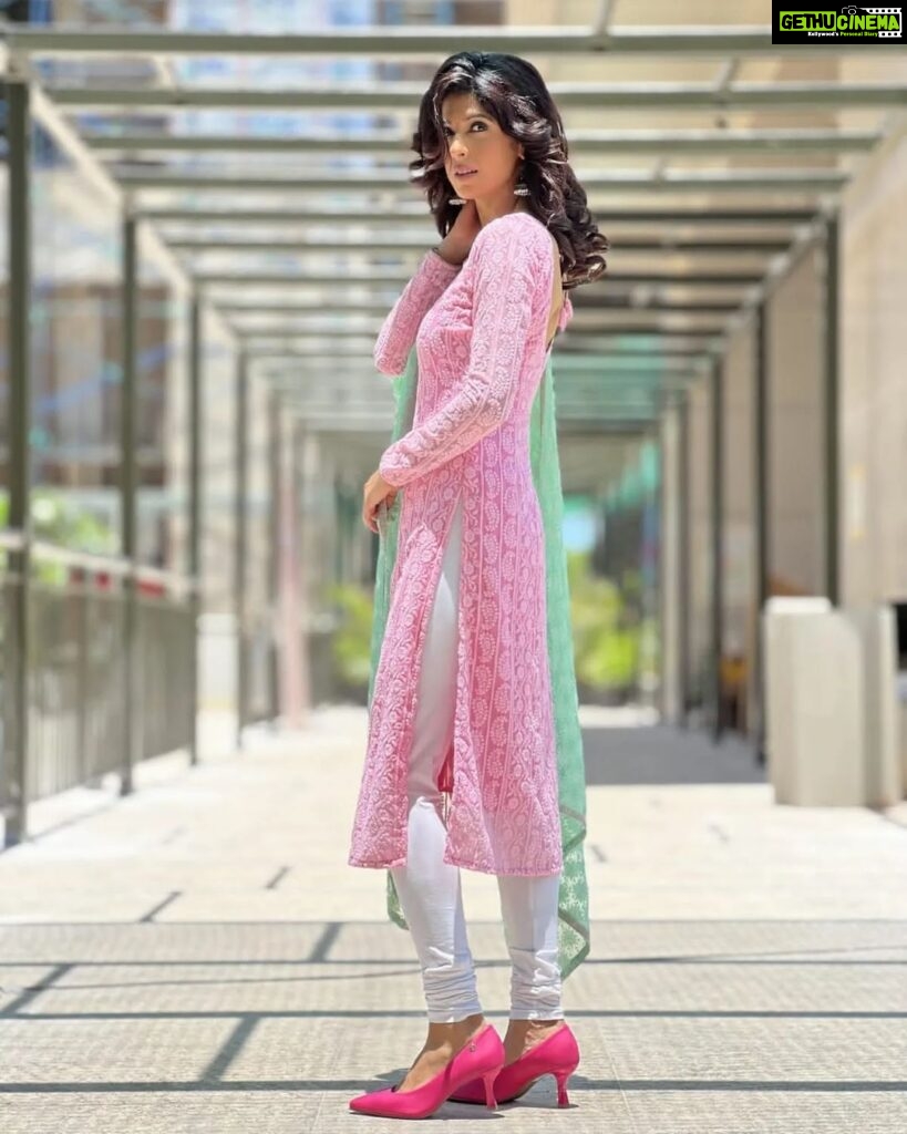 Aishwarya Sakhuja Instagram - #Barbie - Made in India 🩷 . . #pink #gulabi #indianwear #fashiongram #aishwaryasakhuja Barbie Land