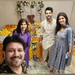 Aishwarya Sakhuja Instagram - With Vighnaharta's blessings, and lots of good food and good times spent with all my favourites, I surely had a Shubh, Sukhi and Khushi wala celebration 😍 . . #ganpatibappamorya #bappamorya #darshan #friends #family #festivevibes #aishwaryasakhuja Outfit by @tara_c_tara @lizaa_malik @gautidihatti @aashawarriar @geeta_nirupam