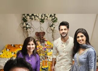 Aishwarya Sakhuja Instagram - With Vighnaharta's blessings, and lots of good food and good times spent with all my favourites, I surely had a Shubh, Sukhi and Khushi wala celebration 😍 . . #ganpatibappamorya #bappamorya #darshan #friends #family #festivevibes #aishwaryasakhuja Outfit by @tara_c_tara @lizaa_malik @gautidihatti @aashawarriar @geeta_nirupam