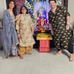 Aishwarya Sakhuja Instagram - With Vighnaharta's blessings, and lots of good food and good times spent with all my favourites, I surely had a Shubh, Sukhi and Khushi wala celebration 😍 . . #ganpatibappamorya #bappamorya #darshan #friends #family #festivevibes #aishwaryasakhuja Outfit by @tara_c_tara @lizaa_malik @gautidihatti @aashawarriar @geeta_nirupam