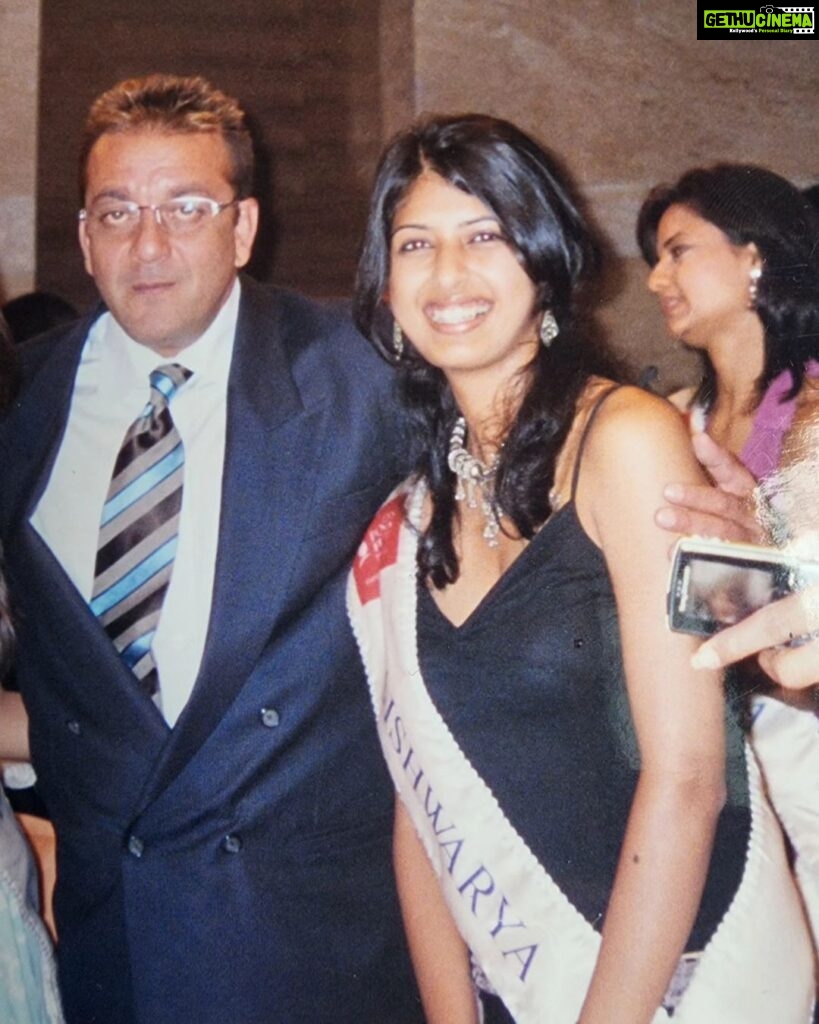 Aishwarya Sakhuja Instagram - From one of my first few folios, god how I looked back then 😅...I opened up my yaadon ki almari and came across my #MissIndia Days snaps when for the very first time I got to meet & greet @duttsanjay and also listen to few of his life experiences which also happened to be my first interaction with a Hindi Film Actor! 😍 Yaadein Sachmein Mithai Ke Dibbe Ki Tarah Hoti Hai, Kholo toh Bass ek khake Mann nahi bharta 🥺🤗 . . #flashbackfriday #memories #goodtimes #goodolddays #instadaily #aishwaryasakhuja