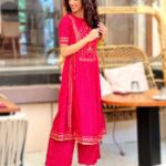 Aishwarya Sakhuja Instagram - Traditional wear >>>> Anything else 🫶🏻 . . 👗: @tara_c_tara . . #indianwear #pink #vibe #goodtimes #goodvibes #stylefile #aishwaryasakhuja