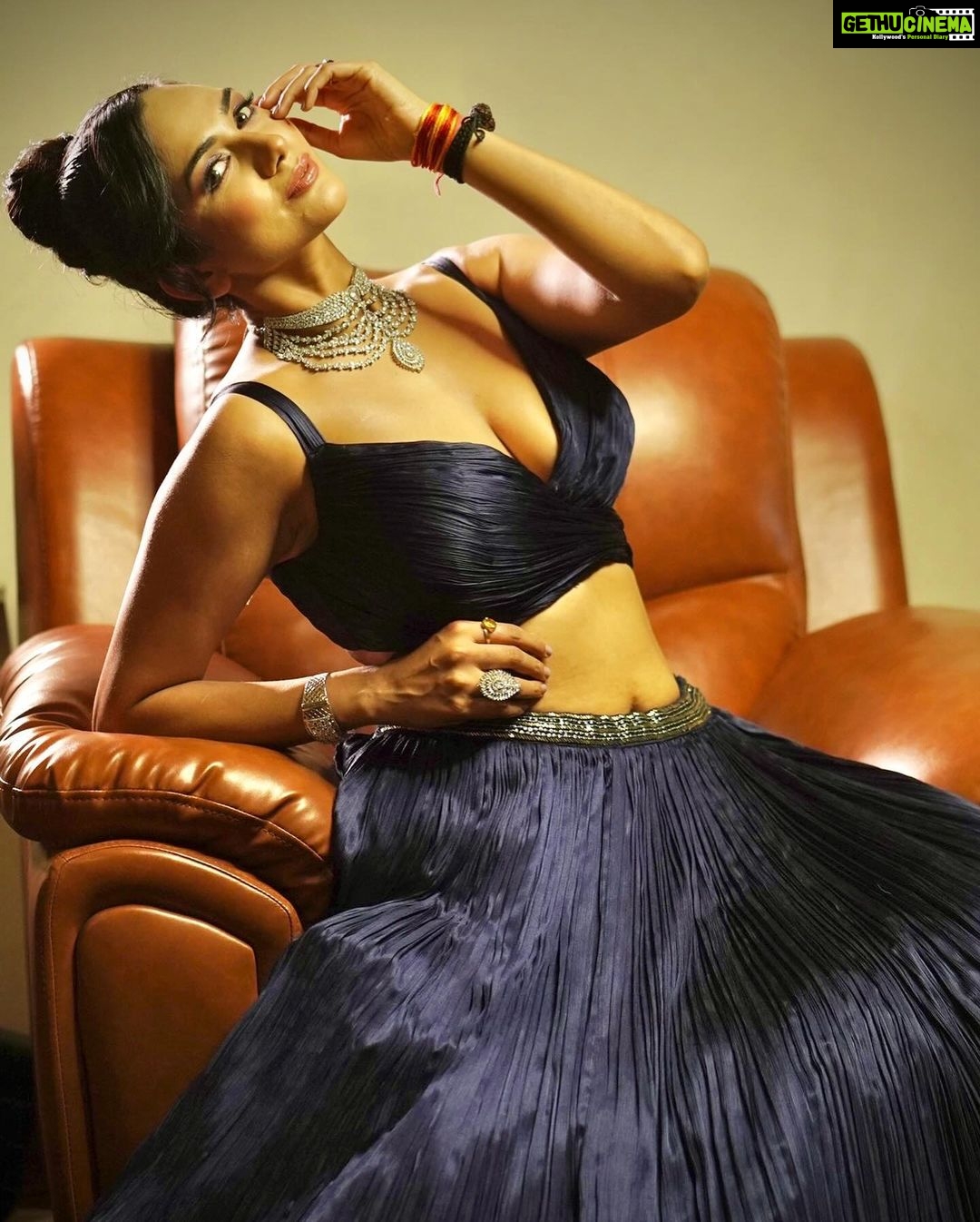 Akansha Chamola Instagram - Dreamy π Makeup & Hairstyle π πββοΈ @nikksmakeupartist πΈ π₯ Videographer @vipul.s.gautam Stylist @nikksmua Outfit π @_cccreation Accessories π @silverqueenj #reelsindia #bollywood #trendingreels #bridalmakeup #bridalwear #indianbride #lehengacholi #glammakeup #glowup #makeuplook #hairstyles #instafashion #instahair #instamakeup #reelitfeelit #desifashion