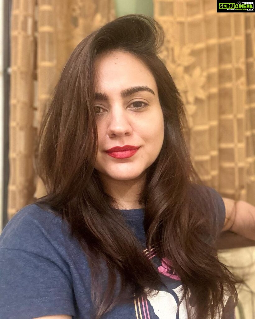 Aksha Pardasany Instagram - Recovering from Dengue. Put on some red lipstick to cheer myself up. It worked 💋💄 Make up | Red Lips