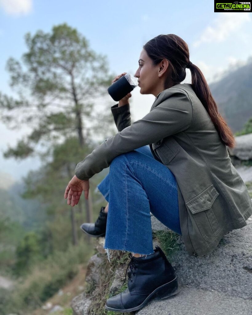 Aksha Pardasany Instagram - Just a girl. Sitting on a mountain. Having chai ❤️