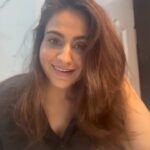 Aksha Pardasany Instagram - GRWM with a side of Arijit ❤️🌸 #rain #monsoon #makeup #grwm #music #arijitsingh #charlottetilbury #mac #clinique #sugar #bobbibrown #getreadywithme
