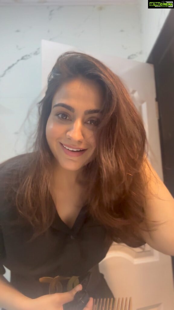 Aksha Pardasany Instagram - GRWM with a side of Arijit ❤️🌸 #rain #monsoon #makeup #grwm #music #arijitsingh #charlottetilbury #mac #clinique #sugar #bobbibrown #getreadywithme