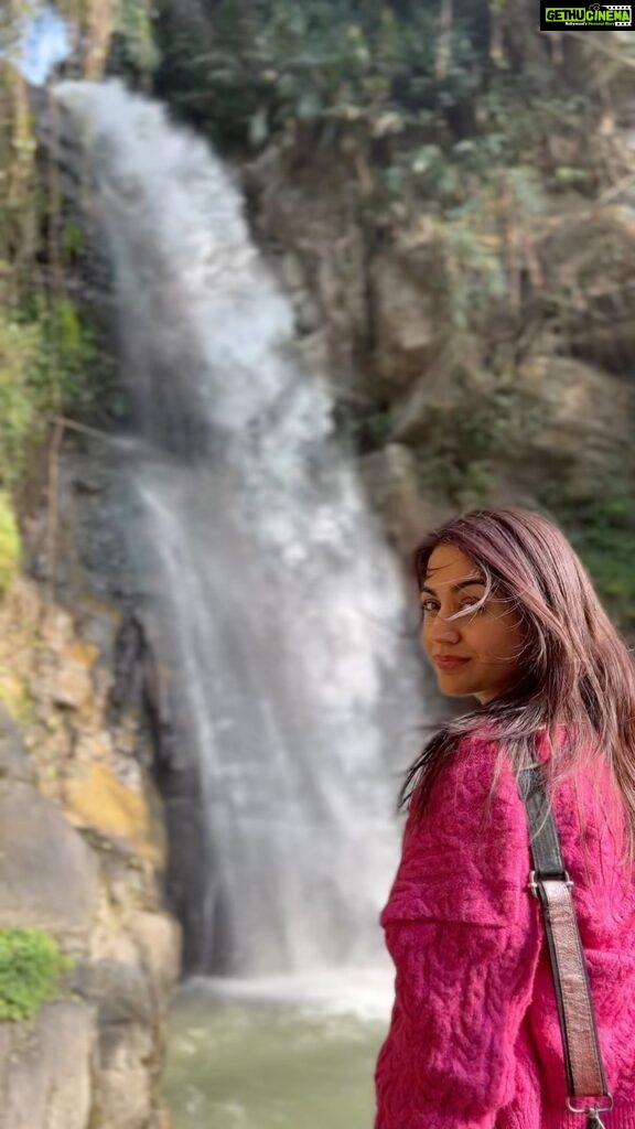 Aksha Pardasany Instagram - Moments ❤️ #waterfall #akshapardasany #momentsofpeace #Sikkim #Gangtok #travel #travelreels Gangtok, Sikkim