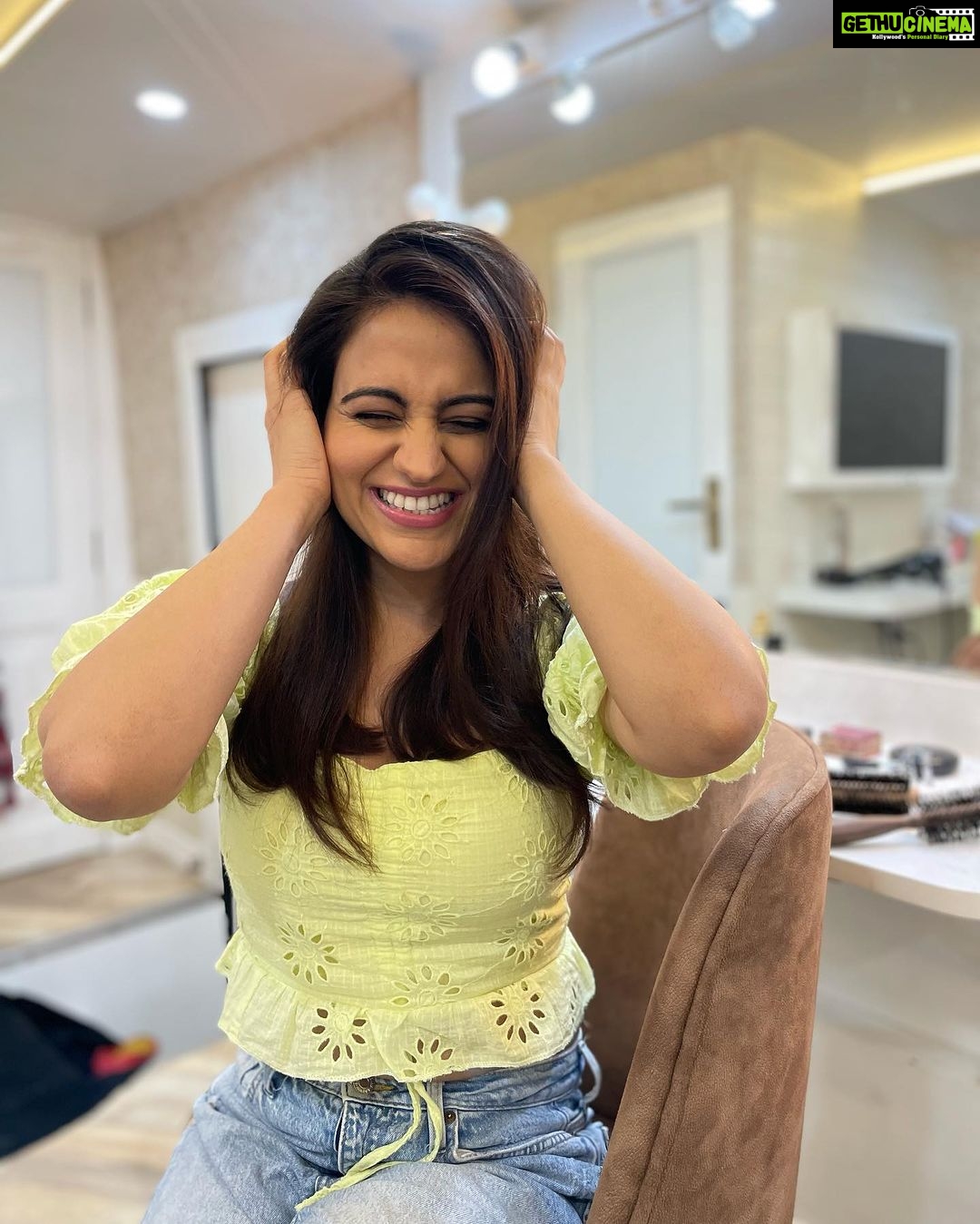 Aksha Pardasany Instagram - Thank you so making Rafuchakkar a very loved show. The love is pouring in and I’m overwhelmed! A big thank you to the entire team. @officialjiocinema @officialjiostudios for being the perfect platform, @tejkarran @miiteshjethvva @himanichauhan for allowing us creative freedom and being the backbone of the series. Our producers @gseamsak @arjunsbaran @kartiknishandar for being wonderful. My co actors @manieshpaul @priyabapat @aakashdahiya002 @shirin_sewani @iambrij0808 @chahatvig @officialsushantsingh for being so wonderful and supportive! I’m happy we got to learn and get the best out of each other! The dop @dopvijay for the beautiful looking series that it is. And most importantly, my audience. You are the reason that I do what I do. Your love and acceptance is what drives me to work as hard as I do. Thank you ❤️ #series #Rafuchakkar #rafuchakkaronjiocinema