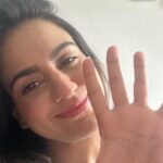 Aksha Pardasany Instagram – Get Ready With Me while I tell you 5 Fun Facts about me ❤️

#GRWM #makeup #makeuproutine #blush #foundation #kajal #lipstick #getreadywithme