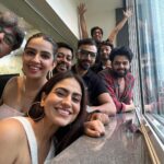 Aksha Pardasany Instagram - Hum sab ki taraf se Shukriya ❤️ Rafuchakkar all episodes streaming on @officialjiocinema ! @manieshpaul @aakashdahiya002 @shirin_sewani @officialsushantsingh @ritams18 @arjunsbaran @kartiknishandar @vikramkochhar @tejkarran @miiteshjethvva @himanichauhan Missed you @priyabapat #series #Rafuchakkar #rafuchakkaronjiocinema