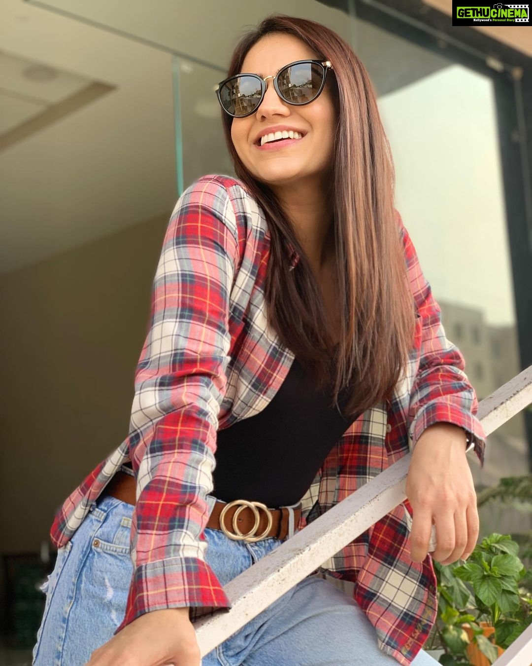 Aksha Pardasany Instagram - Rare images of Shaurya smiling. Enjoy 😂 Rafuchakkar now streaming on @officialjiocinema Have you watched it yet? Let me know in the comments below ❤️ #Shaurya #rafuchakkar #akshapardasany #newseries
