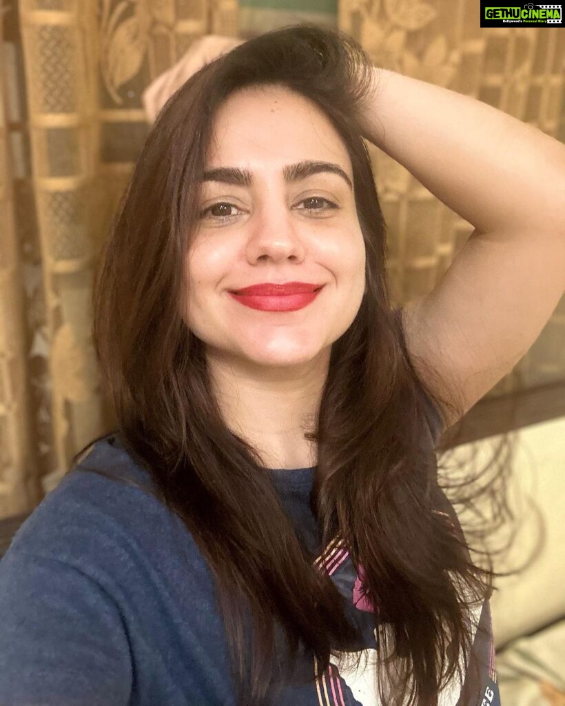 Aksha Pardasany Instagram - Recovering from Dengue. Put on some red lipstick to cheer myself up. It worked 💋💄 Make up | Red Lips