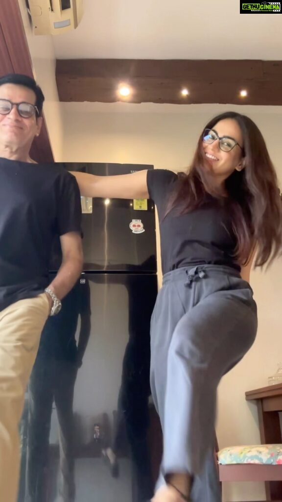 Aksha Pardasany Instagram - Happy Fathers Day ❤️ I have no idea how my Dad agreed to do this with me, but I can’t stop obsessing over this video! 😂 @6256.sunil Love you Papa ❤️ #fatherdaughter #akshapardasany
