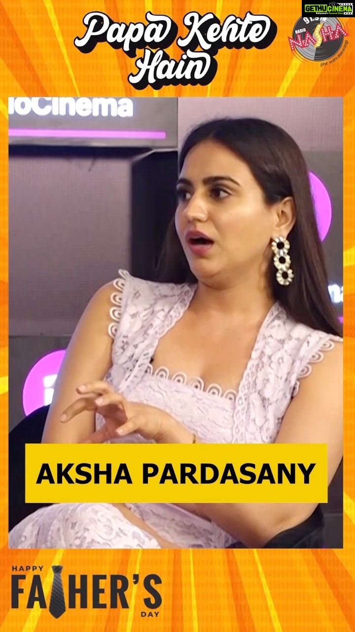Aksha Pardasany Instagram - @manieshpaul and @akshapardasany shared their father’s memories on Father’s Day with @divyasolgama . #fathersday #happyfathersday #manieshpaul #akshapardasany #father #radionasha #radionashamumbai #mumbai #radio #rafuchkkar #radionasha #rjdivyasolgama #rjdivyasolgamaofficialfanclub