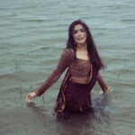 Akshara Gowda Instagram – Have you ever done a shoot inspired by the song ? That’s #ARRAHMAN magic 🥰❤️💃

Shot by @shaktismaran 

Wearing @izhai_thestore 

#aksharagowda #aksharagowdabikki #stylishtamilachi #stylishtamizhachi