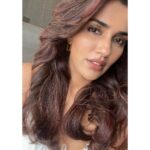 Akshara Gowda Instagram – Cos it’s a good hair day 🤍🎀 

 #aksharagowda #stylishtamilachi #aksharagowdabikki #stylishtamizhachi 
#mumbai #goodhairday