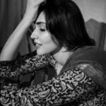 Akshara Gowda Instagram - Old world charm 🖤🤍🩶 Shot by @puchi.photography Wearing @izhai_thestore #aksharagowda #stylishtamilachi #aksharagowdabikki #stylishtamizhachi #chennai #hyderabad Puchi Photography
