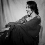 Akshara Gowda Instagram - Old world charm 🖤🤍🩶 Shot by @puchi.photography Wearing @izhai_thestore #aksharagowda #stylishtamilachi #aksharagowdabikki #stylishtamizhachi #chennai #hyderabad Puchi Photography