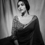 Akshara Gowda Instagram - Old world charm 🖤🤍🩶 Shot by @puchi.photography Wearing @izhai_thestore #aksharagowda #stylishtamilachi #aksharagowdabikki #stylishtamizhachi #chennai #hyderabad Puchi Photography