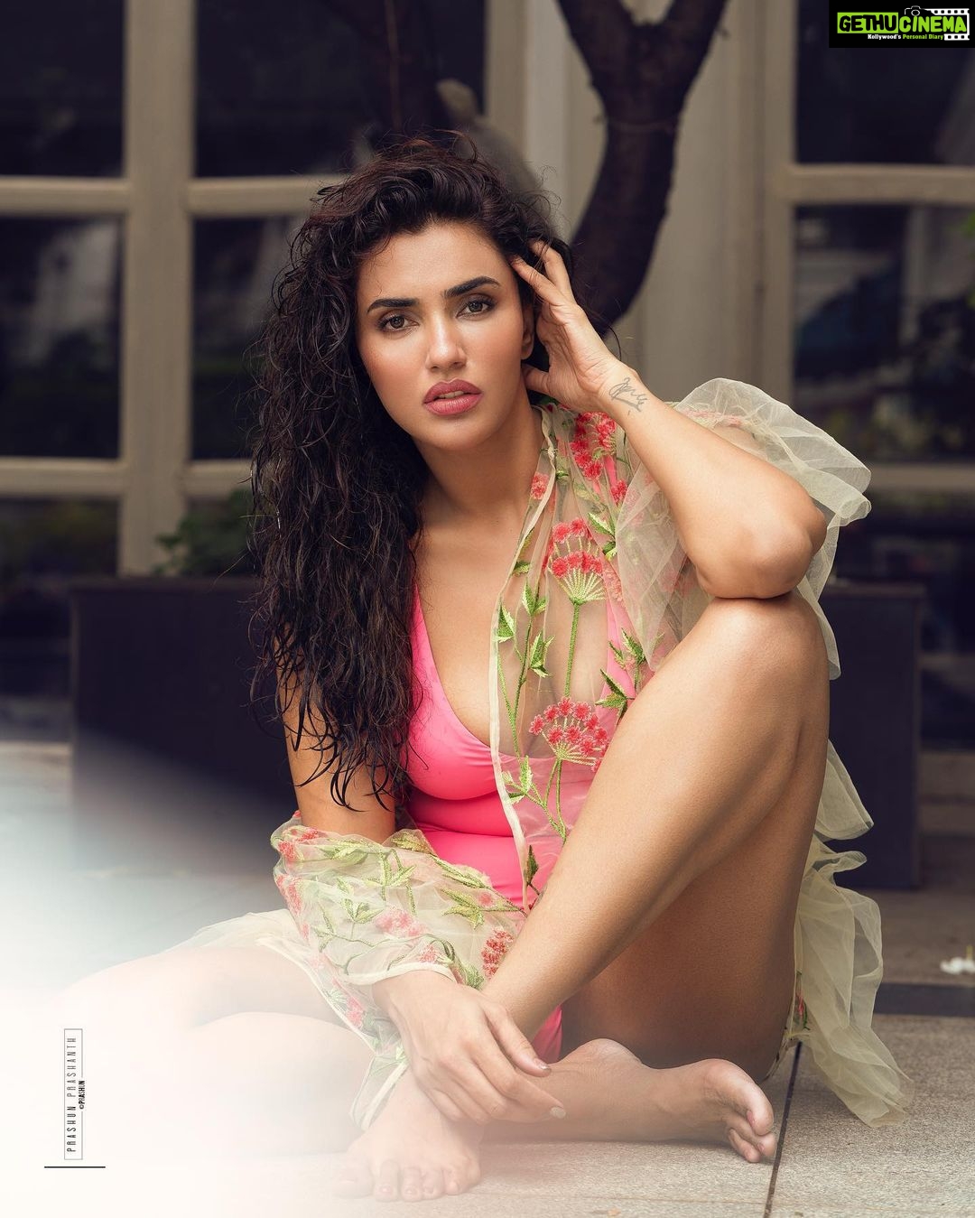 Akshara Gowda Instagram - In my beach #BARBIE era ππππ Shot by @prachuprashanth Outfits and styling by @chaitanyarao_official Makeup by @reenapaiva Hair by @venki_hairstylist Nails by @borabaythesalon Location courtesy @crowneplazachn Special thank you to the team @_ayusheesays @projjwalghosh #aksharagowda #stylishtamilachi #aksharagowdabikki #stylishtamizhachi #chennai #barbie #barbiedoll #barbiestyle #barbiemovie Crowne Plaza Chennai Adyar Park