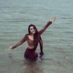 Akshara Gowda Instagram – 🎶Yaradhu Yaradhu Punnagai Korppadhu
Yavilum Yavilum en Manam Serppadhu 🎶

Shot by @shaktismaran 

Wearing @izhai_thestore 

 

 #aksharagowda #stylishtamilachi #aksharagowdabikki #stylishtamizhachi 
#chennai
