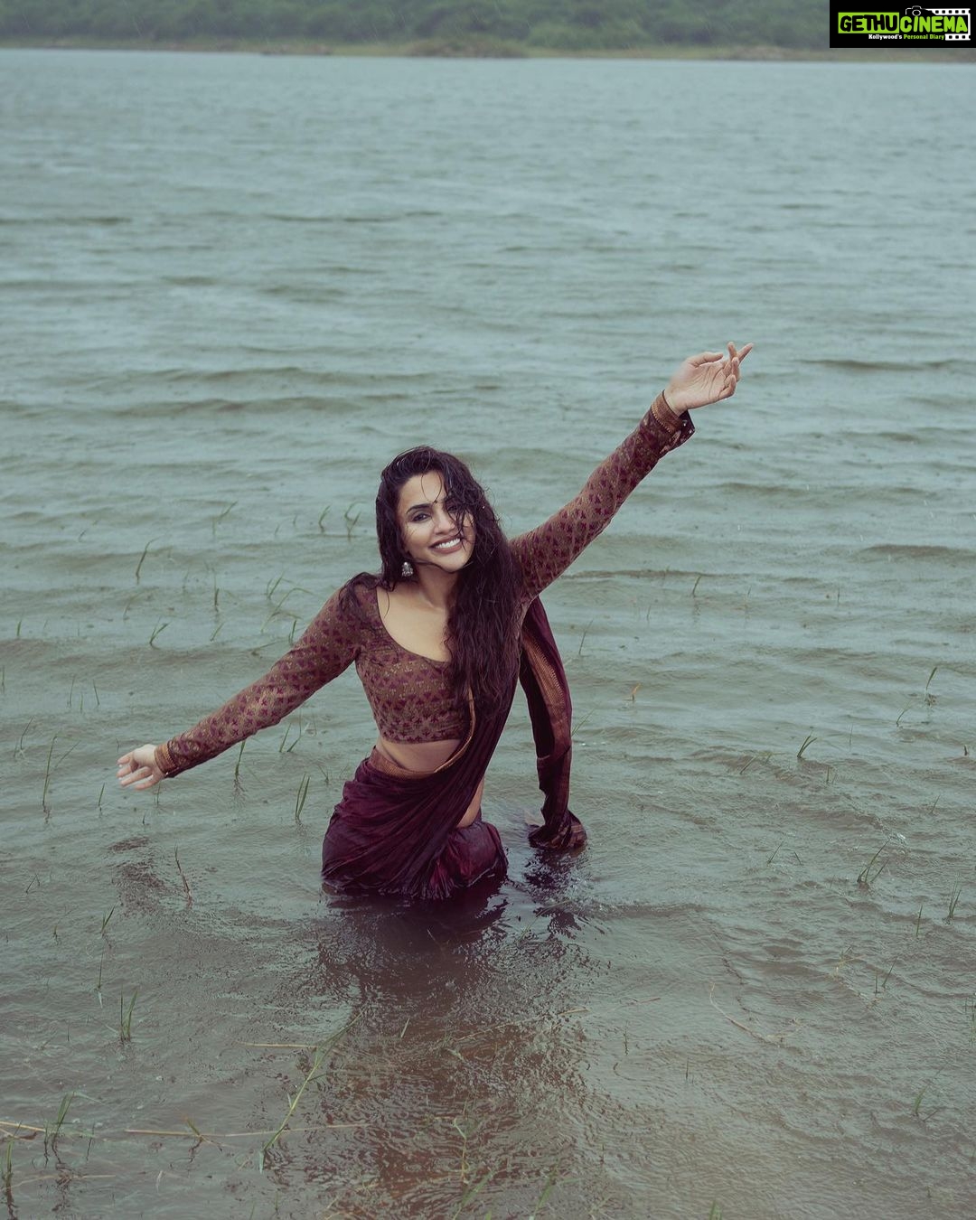 Akshara Gowda - 54.5K Likes - 🎶Yaradhu Yaradhu Punnagai Korppadhu
Yavilum Yavilum en Manam Serppadhu 🎶
Shot by @shaktismaran
Wearing @izhai_thestore
#aksharagowda #stylishtamilachi #aksharagowdabikki #stylishtamizhachi
#chennai