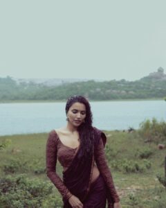 Akshara Gowda Instagram - 🎶Yaradhu Yaradhu Punnagai Korppadhu
Yavilum Yavilum en Manam Serppadhu 🎶

Shot by @shaktismaran 

Wearing @izhai_thestore 

 

 #aksharagowda #stylishtamilachi #aksharagowdabikki #stylishtamizhachi 
#chennai