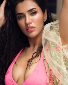 Akshara Gowda Instagram - In the art of conquering, mastered the balance between elegance and resilience.

Shot by @prachuprashanth

Outfits and styling by @chaitanyarao_official 

Makeup by @reenapaiva 
Hair by @venki_hairstylist

Nails by @borabaythesalon

Location courtesy @crowneplazachn 
Special thank you to the team @_ayusheesays @projjwalghosh

 #aksharagowda #stylishtamilachi #aksharagowdabikki #stylishtamizhachi 
#chennai #barbie #barbiedoll #barbiestyle #barbiemovie