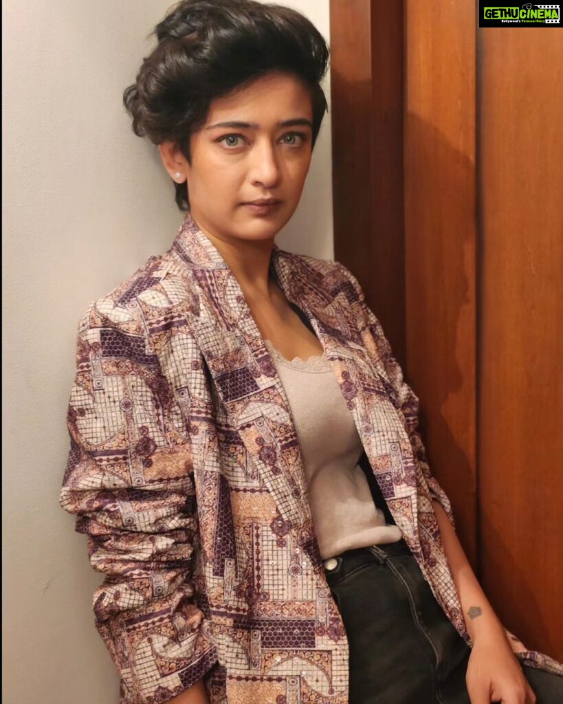 Akshara Haasan Instagram - I know late post. But thank you team Kolai for a lovely premier and movie. OUTFIT @suresh.menon HMU @prakatwork