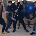 Akshay Kumar Instagram - दोस्तों के साथ मस्ती करने का कोई मुक़ाबला नहीं… No matter what age or stage, my friends bring out the inner child in me :) May God bless everyone with the joy of friendship. #FriendshipDay