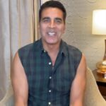 Akshay Kumar Instagram - Follow my WhatsApp Channel! To take one step closer into my world. A world which is filled with movies, fitness, masti and more. And I promise no good morning forwards 😂 #letsgetchanneling