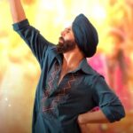 Akshay Kumar Instagram - Dhol check. Bhangra moves check. Jalsa 2.0? Get set to groove to the dhamaka of the year. Song video out tomorrow. #GetReadyToJalsa #MissionRaniganj in cinemas from 6th October. @vashubhagnani @parineetichopra @tinudesaiofficial @jackkybhagnani @deepshikhadeshmukh @ajay_kapoor_ @pooja_ent @jjustmusicofficial @satindersartaaj @premhardeep @shyamc26