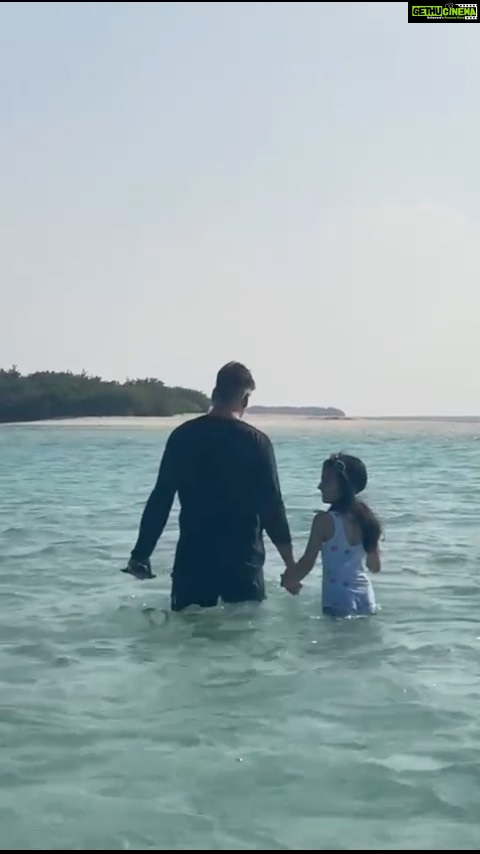 Akshay Kumar Instagram - I’ve never understood why daughters grow up so fast. My little baby who used to hold my hand to take baby steps will soon be a young lady, with the whole world to conquer. I am incredibly proud of you and your creative mind, Nitara. Other kids want to visit Disneyland, you want to create one. Spread your wings, sunshine… I and your mother will always try to be the wind beneath them. Happy Birthday my princess. 🎉💕