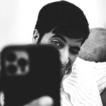 Akshay Oberoi Instagram - When I'm on a set, I take like 1 selfie in 100 days and that's precisely when @iarijit111 decides to snap a picture of me! 😂 #ShootLife #LifeOfAnActor #BehindTheScenes #CurrentlyShooting