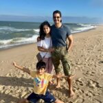 Akshay Oberoi Instagram - Sun, sand & smiles ☀️🏖️😄 #SummersInUS #AkshaysTravelDiaries #FamilyTime