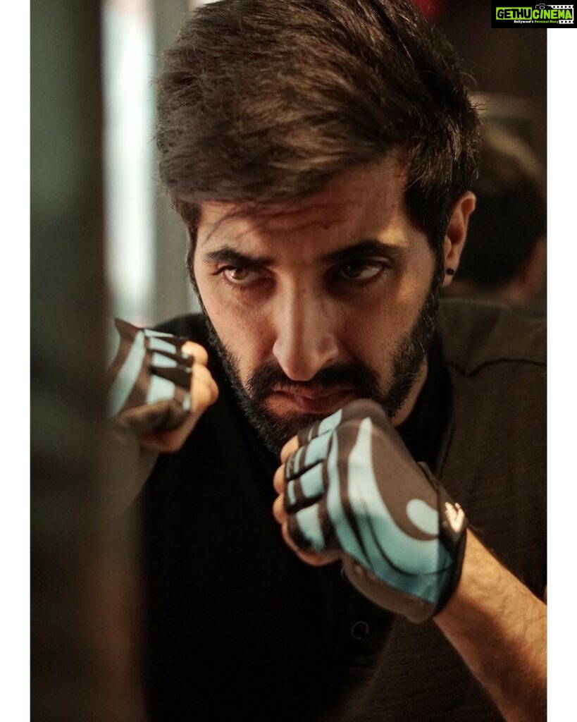 Akshay Oberoi Instagram - Monday mood ➡ Fighter mode 💪🏼 #MondayMotivation #MondayMood #Monday #Fighter #FitnessGoals #Workout #Fitness #Gymming
