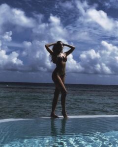 Alaya F Instagram - Paint my mood in shades of blue 💙