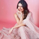 Alaya F Instagram - Adding just a little more pink to your feed 💖🌸 Photographer @tejasnerurkarr Styled by : @mohitrai with @shubhi.kumar Make up by @divyashetty_ Hair by @bhavyaarora Outfit and jewellery @anitadongre Heels: @aprajitatoorofficial