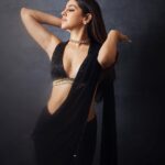 Alaya F Instagram - 🖤✨🖤✨🖤 Photographs by @trishasarang Styled by @mohitrai with @tarangagarwalofficial @shubhi.kumar Hair & make up by @mehakoberoi Outfit : @manishmalhotra05 @manishmalhotraworld Accessories : @diamantinafinejewels